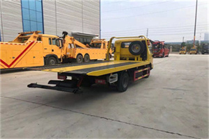 潞西非事故拖车